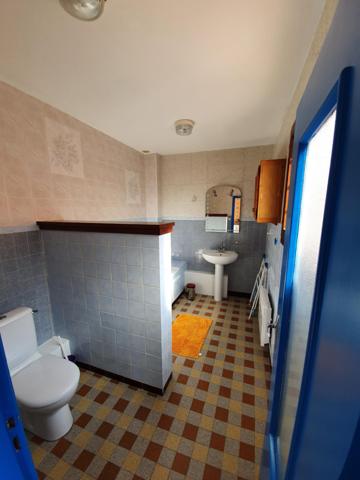 Immeuble de 2 appartements et un hangar