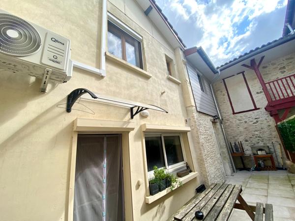 Appartement duplex T3 de 71M2 totalement rénové avec terrasse/cour à vendre centre historique de SAINT SEVER (40)