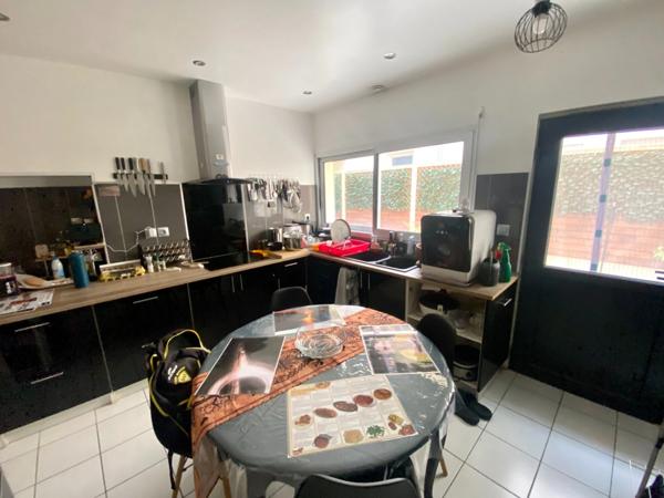 Appartement duplex T3 de 71M2 totalement rénové avec terrasse/cour à vendre centre historique de SAINT SEVER (40)