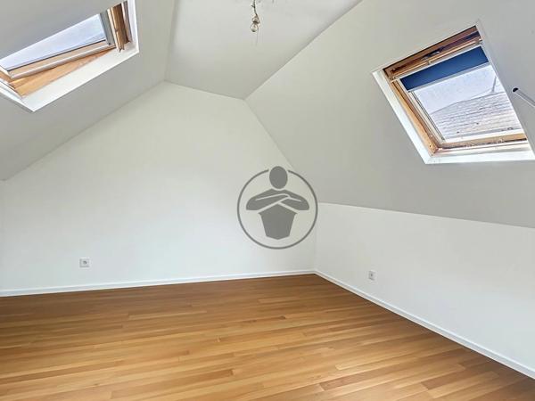 Vente                                                      Immeuble
                        
                     5 pièces                      105 m2                     à Saint-Quentin