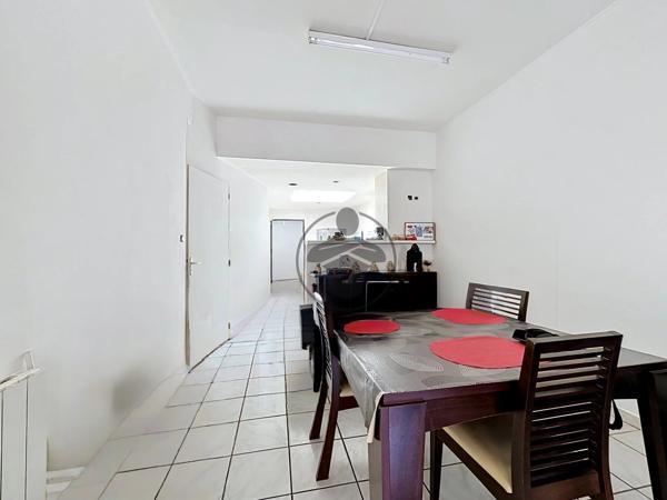 Vente                                                      Immeuble
                        
                     5 pièces                      105 m2                     à Saint-Quentin