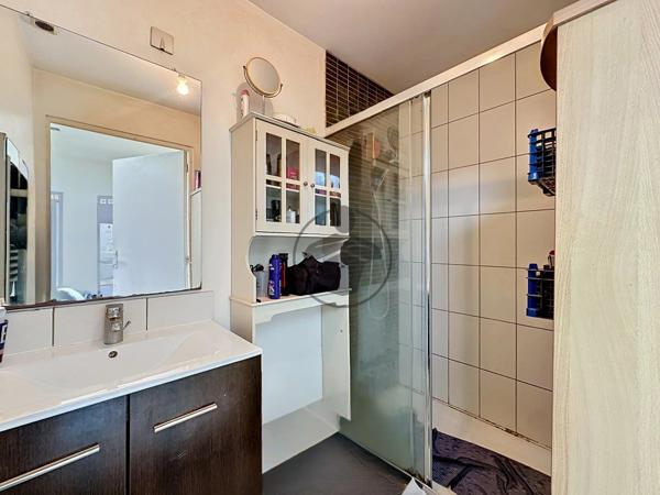 Vente                                                      Immeuble
                        
                     5 pièces                      105 m2                     à Saint-Quentin