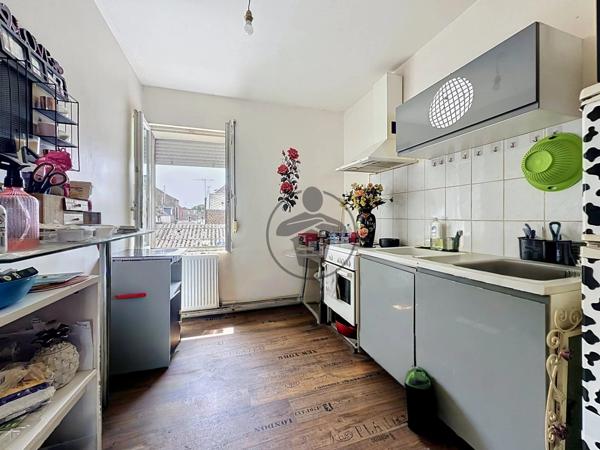 Vente                                                      Immeuble
                        
                     5 pièces                      105 m2                     à Saint-Quentin
