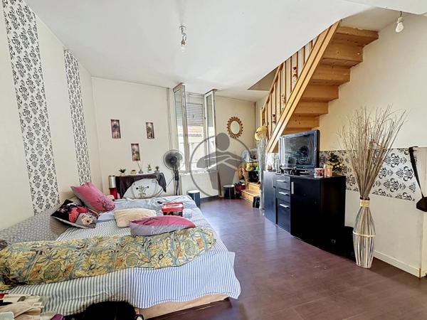 Vente                                                      Immeuble
                        
                     5 pièces                      105 m2                     à Saint-Quentin