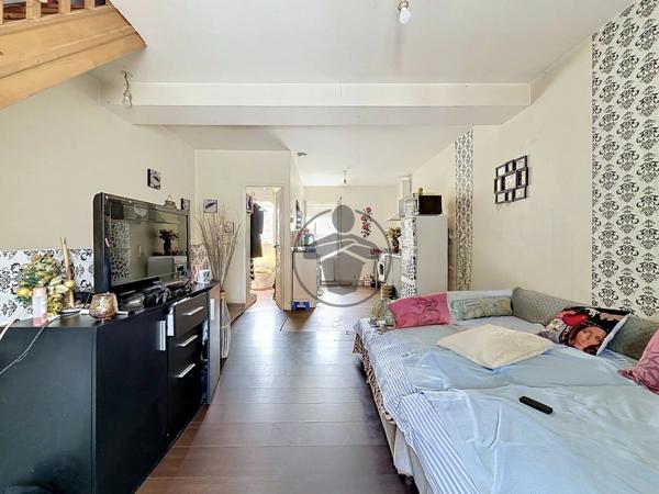 Vente                                                      Immeuble
                        
                     5 pièces                      105 m2                     à Saint-Quentin