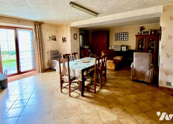 GOVEN CENTRE - EXCLUSIF - Longère de 132m²  à rafraichir sur vaste terrain de 1200m²