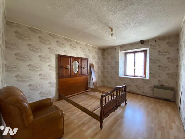 GOVEN CENTRE - EXCLUSIF - Longère de 132m²  à rafraichir sur vaste terrain de 1200m²