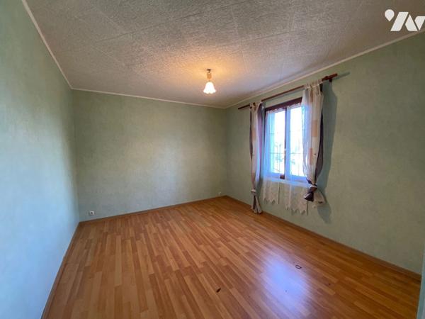 GOVEN CENTRE - EXCLUSIF - Longère de 132m²  à rafraichir sur vaste terrain de 1200m²