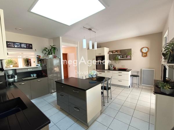 Maison à Aizenay, 85190 - 7 pièces 220m²