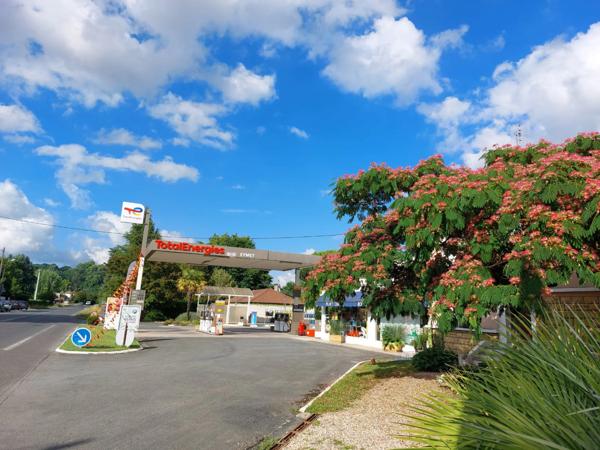 Fonds de commerce et murs à vendre EYMET (24) station-service + logement de fonction