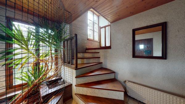 À vendre, en exclusivité, proche de la Belgique et du Luxembourg, une maison individuelle de 136.75 m² habitable (6 pièces) sur un grand terrain de 2204 m² ! Ce bien est proposé à la vente via un APP