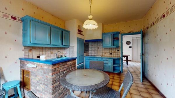 À vendre, en exclusivité, proche de la Belgique et du Luxembourg, une maison individuelle de 136.75 m² habitable (6 pièces) sur un grand terrain de 2204 m² ! Ce bien est proposé à la vente via un APP