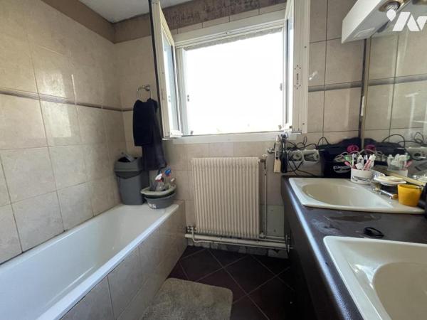 Maison avec jardin et garage