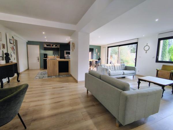 La Chapelle-d'Armentières (59930) Maison semi individuelle rénovée - 200m² - 4 chambres - Magnifique jardin plein sud !