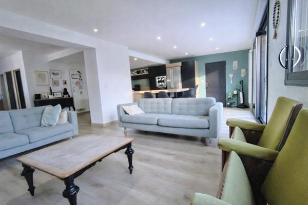 La Chapelle-d'Armentières (59930) Maison semi individuelle rénovée - 200m² - 4 chambres - Magnifique jardin plein sud !