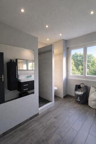 La Chapelle-d'Armentières (59930) Maison semi individuelle rénovée - 200m² - 4 chambres - Magnifique jardin plein sud !