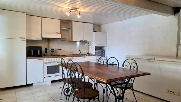 Gabarret (40310) MAISON T7 - 159M² EN CAMPAGNE AVEC DEPENDANCE, PISCINE, GARAGES ET JARDIN AUTOUR / PROCHE GABARRET