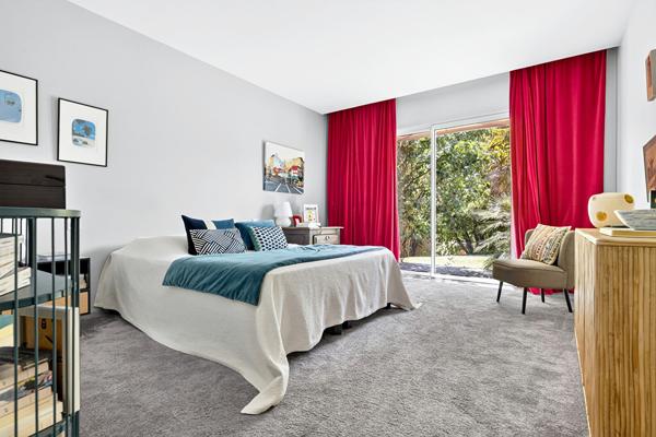 ÉLÉGANCE CONTEMPORAINE AU COEUR D'UN ÉCRIN DE VERDURE Maison Périgueux 7 pièce(s) 250 m2 Perigueux