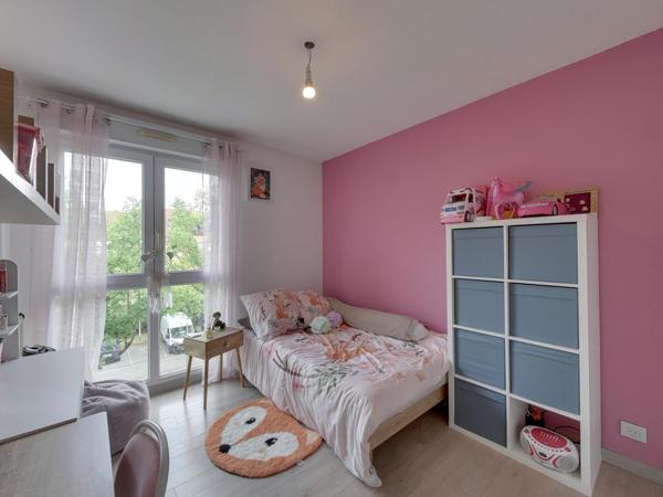 SUPERBE 4 P+C DE 81M2 AU CALME AVEC POSSIBILITÉ DE GARAGE ECHIROLLES MAIRIE
