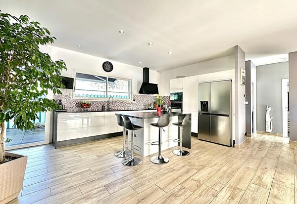 AUDENGE (33) Maison PLAIN-PIED- centre ville-Calme-112m2-3ch-double garage -terrain 560m²