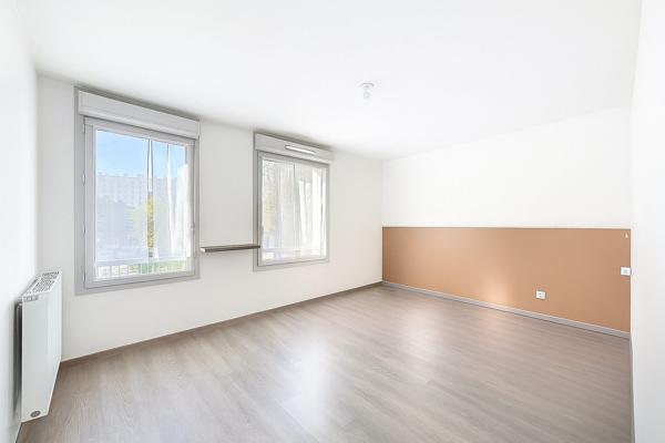 À vendre - T3, 3 pièces situé à Saint-Priest (69800)
