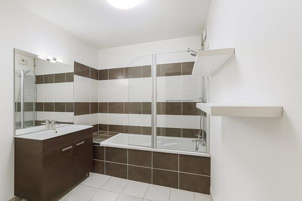 À vendre - T3, 3 pièces situé à Saint-Priest (69800)