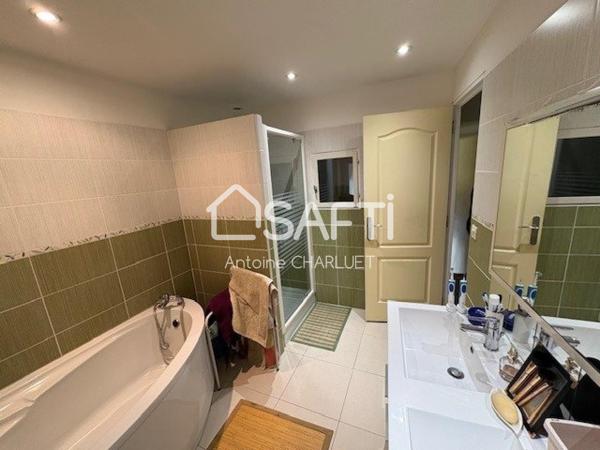 Maison, quatre chambres entièrement rénové.