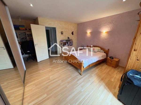 Maison, quatre chambres entièrement rénové.