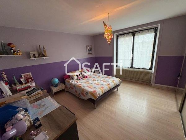 Maison, quatre chambres entièrement rénové.