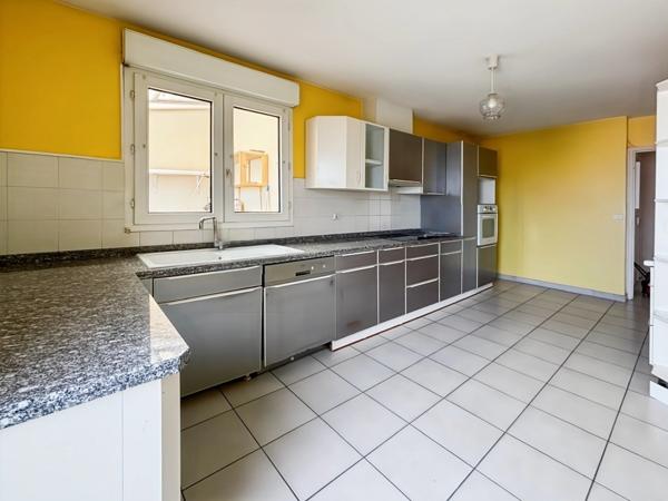 ✨ 126 m² au dernier étage – Un appartement à réinventer selon vos envies