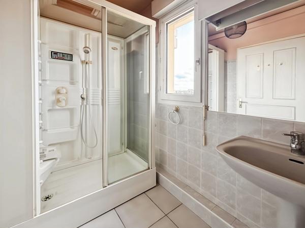 ✨ 126 m² au dernier étage – Un appartement à réinventer selon vos envies