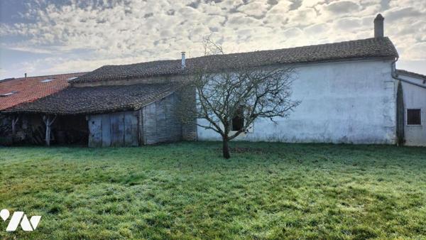 Au calme dans le bourg à 10 min de LEZAY et 5 min de CHAUNAY: Maison ancienne bien exposée à ré...