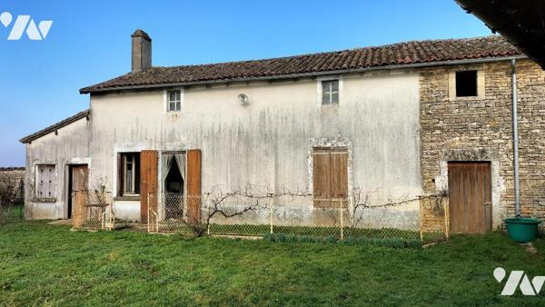 Au calme dans le bourg à 10 min de LEZAY et 5 min de CHAUNAY: Maison ancienne bien exposée à ré...