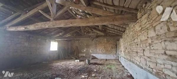 Au calme dans le bourg à 10 min de LEZAY et 5 min de CHAUNAY: Maison ancienne bien exposée à ré...