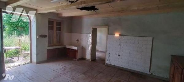 Au calme dans le bourg à 10 min de LEZAY et 5 min de CHAUNAY: Maison ancienne bien exposée à ré...