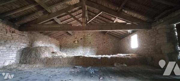 Au calme dans le bourg à 10 min de LEZAY et 5 min de CHAUNAY: Maison ancienne bien exposée à ré...