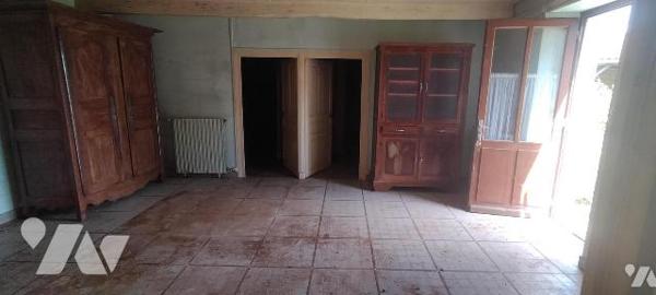 Au calme dans le bourg à 10 min de LEZAY et 5 min de CHAUNAY: Maison ancienne bien exposée à ré...