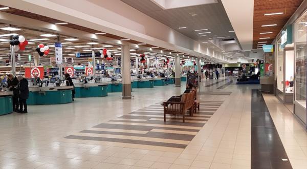 Fougères (35300) CENTRE COMMERCIAL CARREFOUR