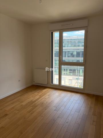 Location Appartement 4 pièces 93.86 m² - Courbevoie 92400