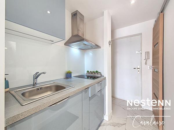 Appartement refait à neuf de type 1 d'environ 33 m² aux Marines de Cogolin à l'exposition sud et vue mer !