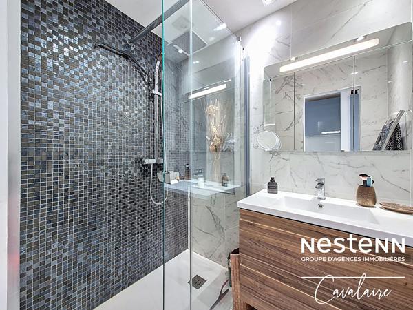 Appartement refait à neuf de type 1 d'environ 33 m² aux Marines de Cogolin à l'exposition sud et vue mer !