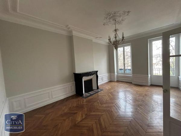 Appartement à louer 3 pièces 125.83m²