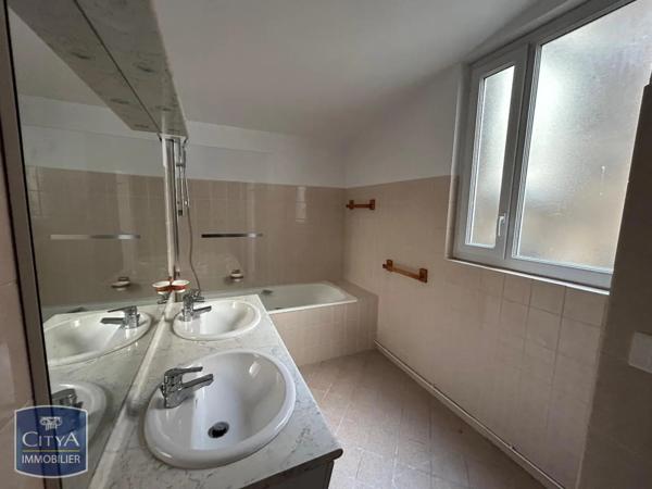 Appartement à louer 3 pièces 125.83m²