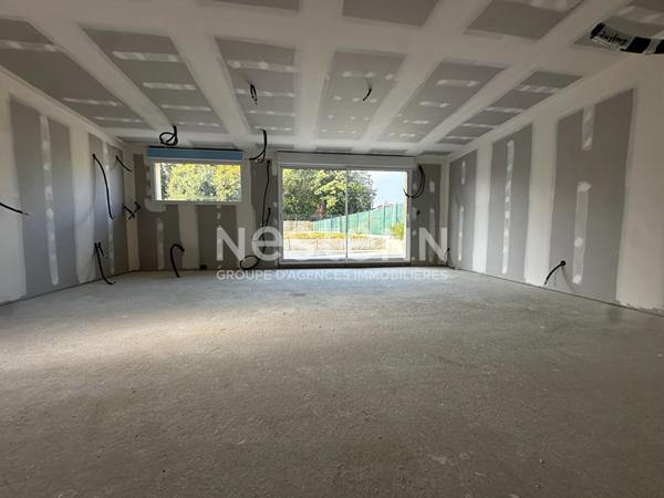 Maison de ville Hors d'eau / Hors d'air à finir d'aménager au coeur de Cérans-Foulletourte !