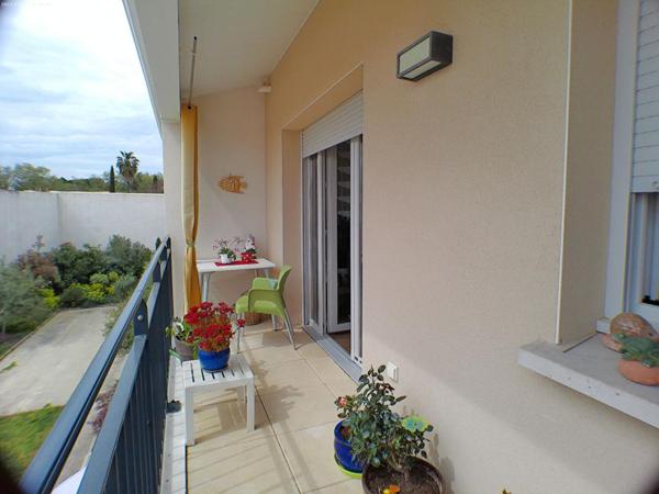 Pezenas appartement 2 pièces  loué meublé  avec balcon et parking