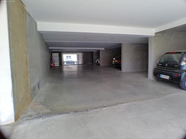 Pezenas appartement 2 pièces  loué meublé  avec balcon et parking