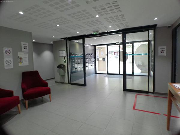 Pezenas appartement 2 pièces  loué meublé  avec balcon et parking