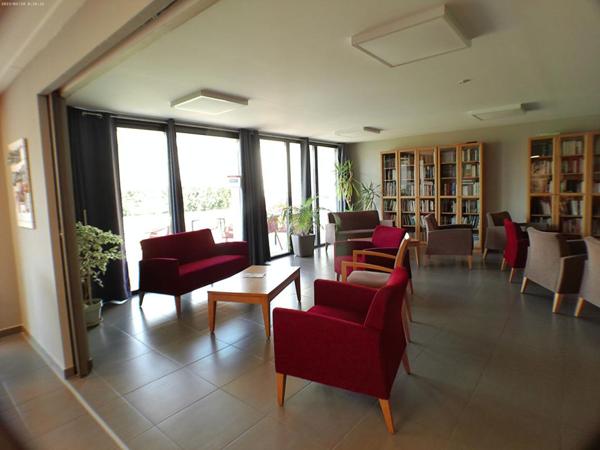 Pezenas appartement 2 pièces  loué meublé  avec balcon et parking