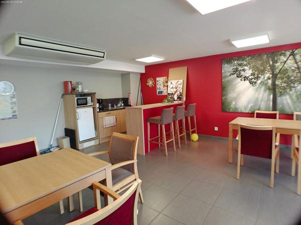 Pezenas appartement 2 pièces  loué meublé  avec balcon et parking