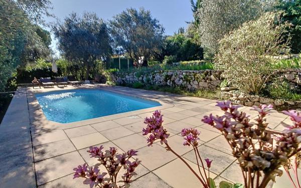 Maison à vendre    8 pièces • 261 m2 Peymeinade